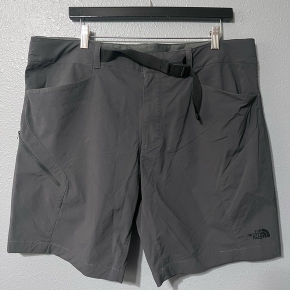 The North Face Belted 9.5” Cargo Shorts Mens XL 38 Dark Gray Nylon Hiking EUC - Picture 1 of 5